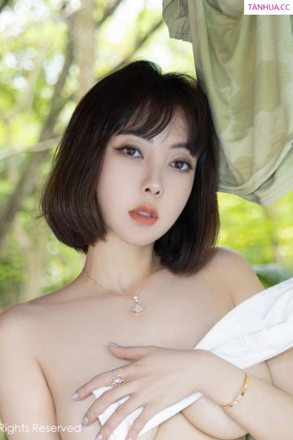 闫雪松 松果儿 短发御姐果儿Victoria 紧致动人的服饰第38张图片